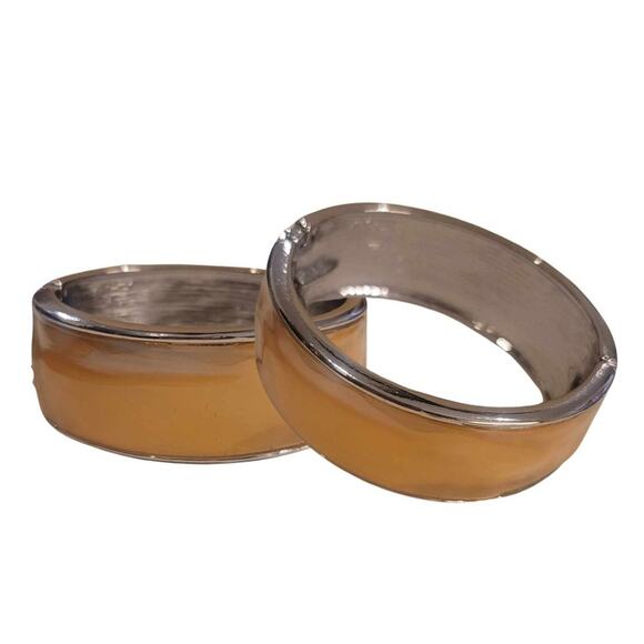 Chicos 1" Shell Shine Yellow Hinged Bangle Bracelet in Silver NWT - Picture 1 of 4